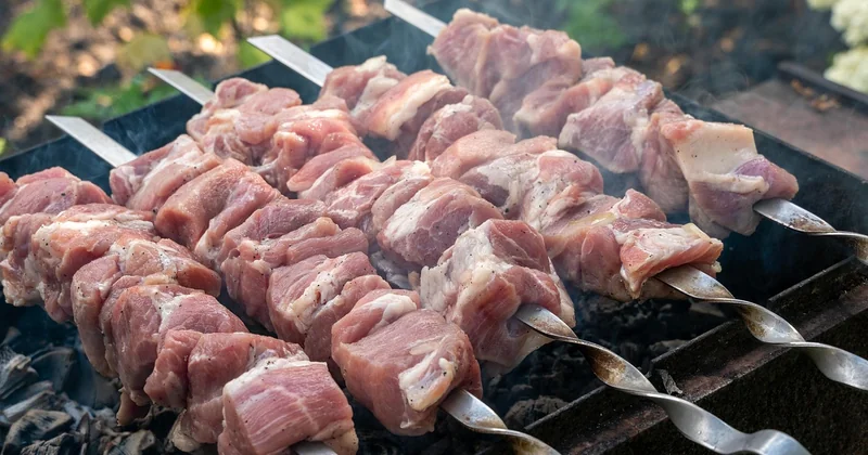 Comment présenter ses brochettes pour un effet maximal