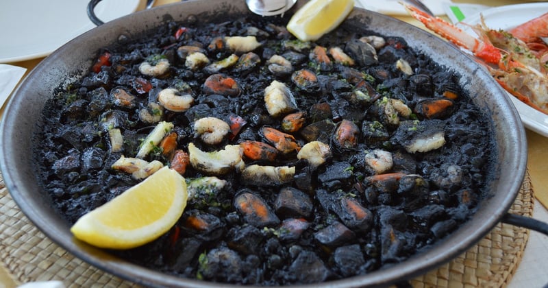La recette de paella espagnole aux fruits de mer authentique et facile