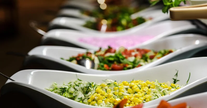 Apéro dînatoire facile pour 10 personnes : le menu type que je réutilise